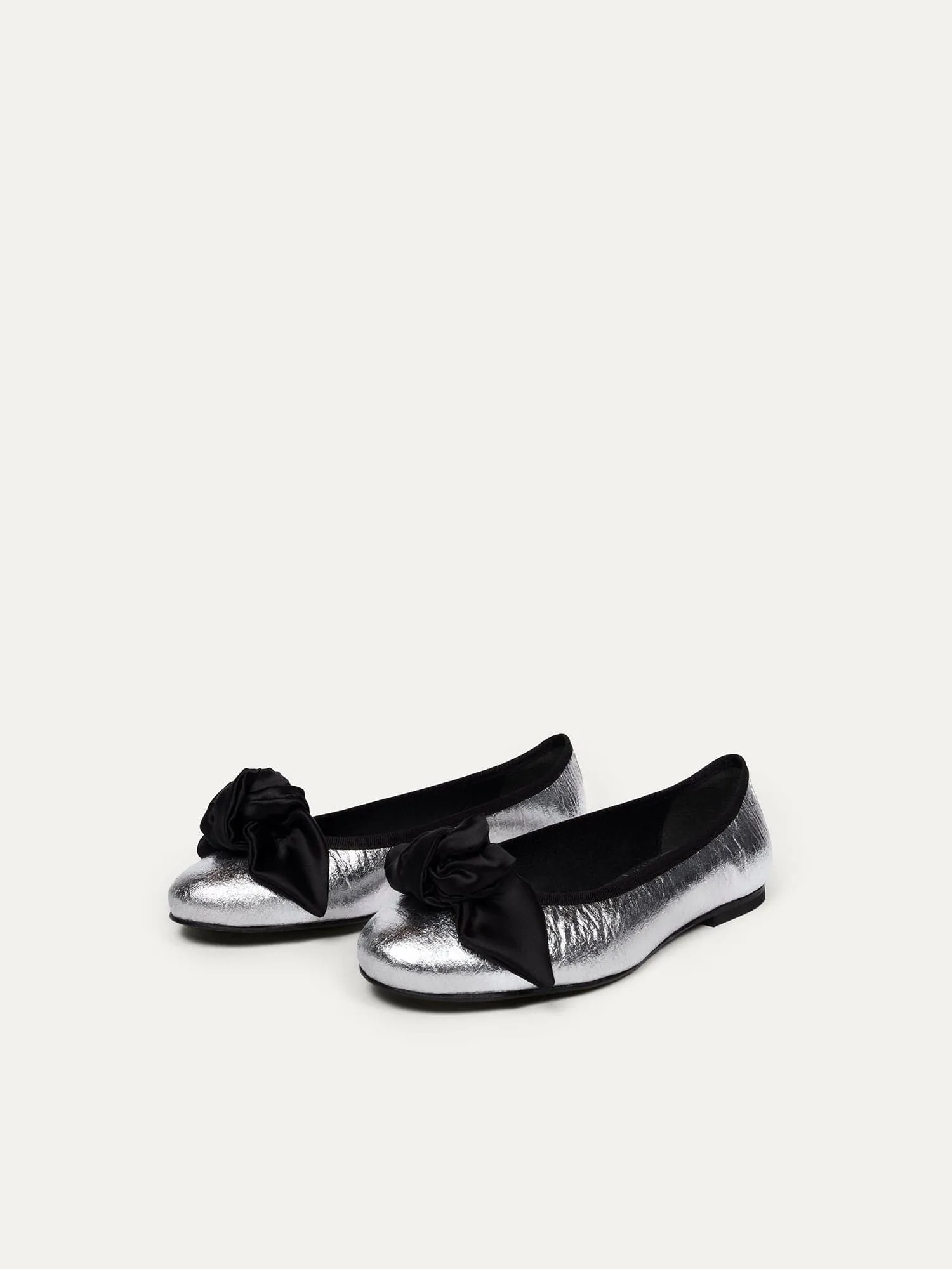 9:30am Hearing in Court Vegan Pi?atex Bow Flats | Silver