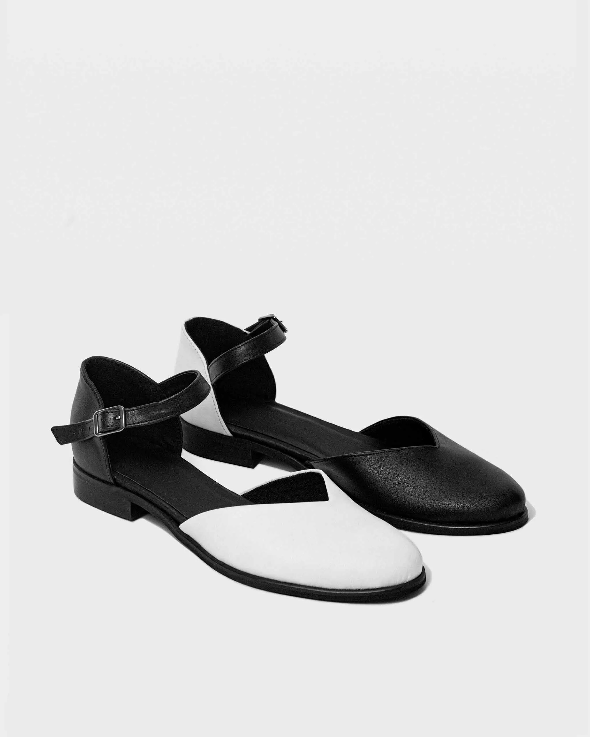 Alexa Women's Desserto? Cactus Leather Vegan Ballerina Pumps | Black & White