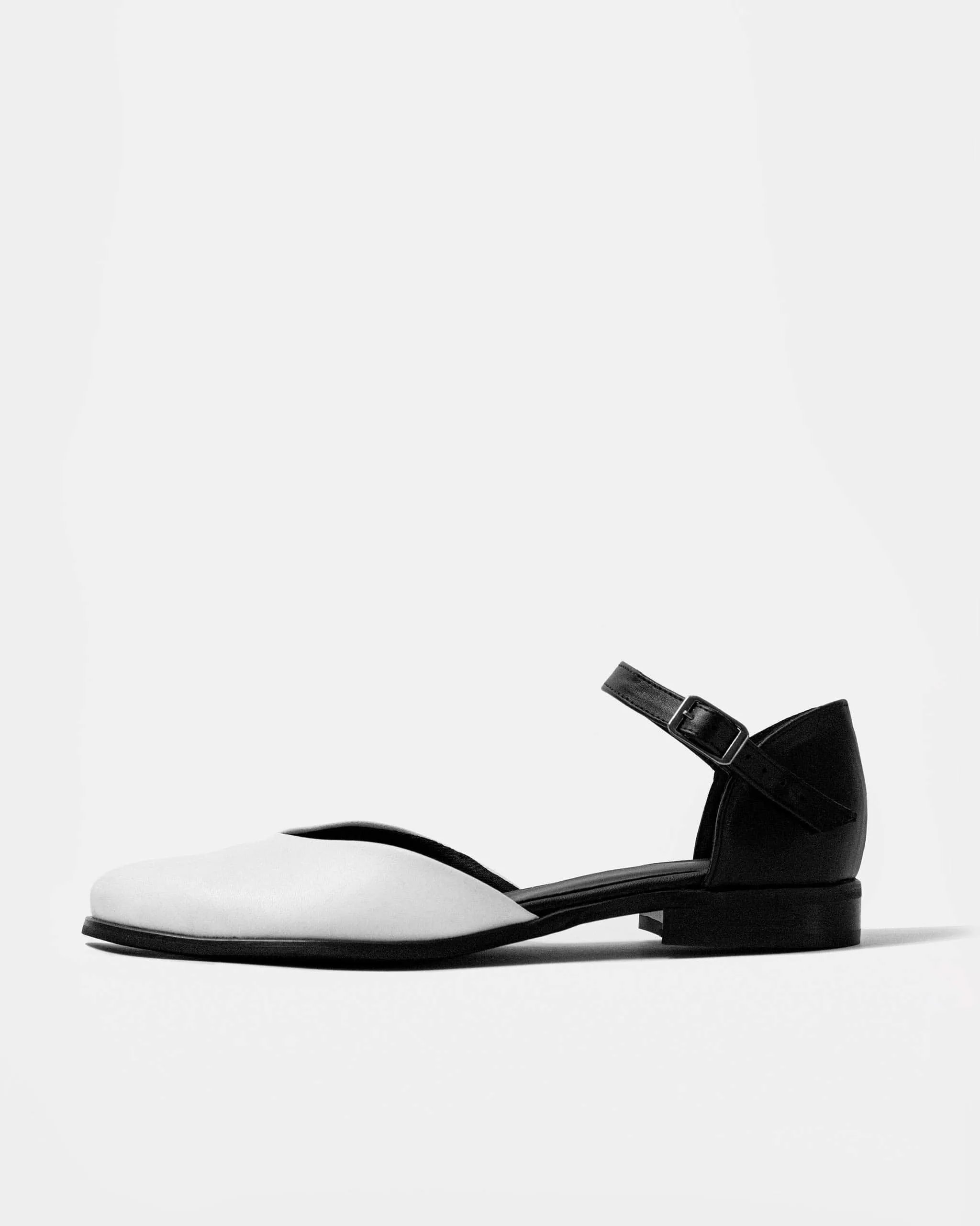 Alexa Women's Desserto? Cactus Leather Vegan Ballerina Pumps | Black & White