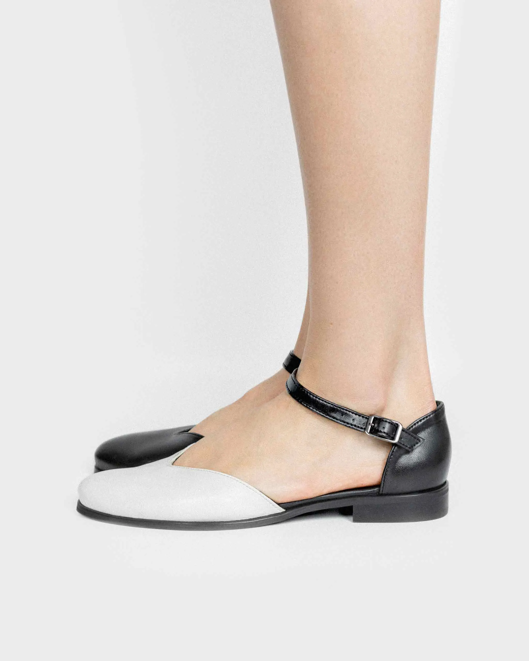 Alexa Women's Desserto? Cactus Leather Vegan Ballerina Pumps | Black & White
