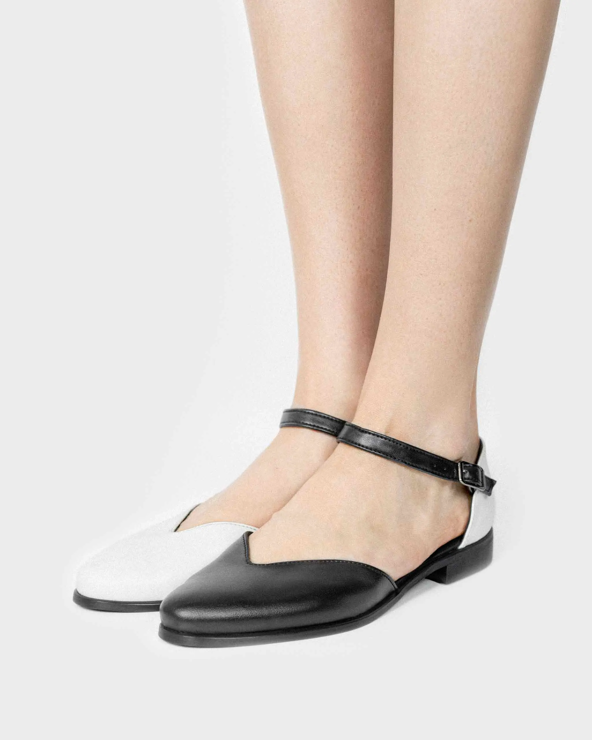 Alexa Women's Desserto? Cactus Leather Vegan Ballerina Pumps | Black & White