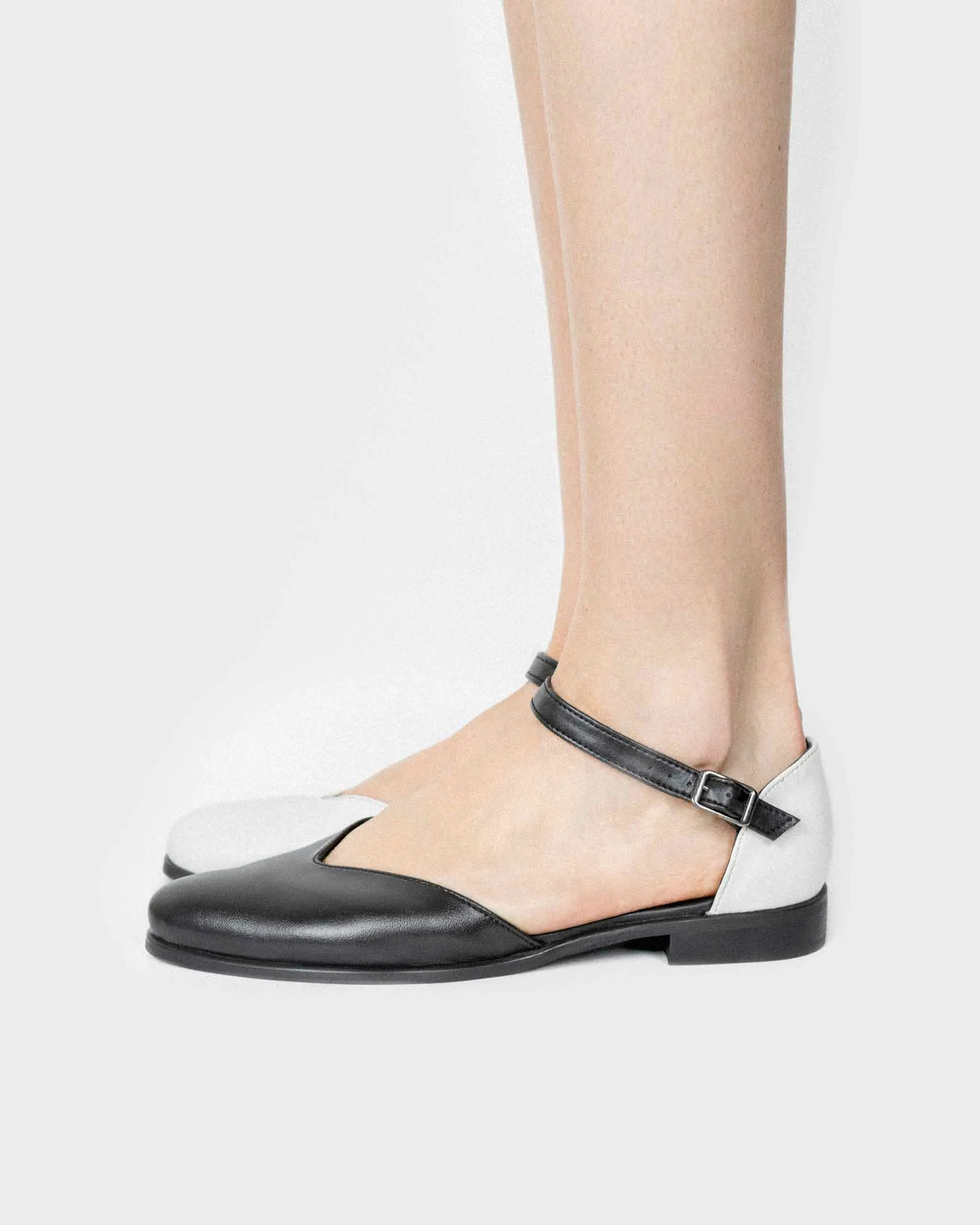 Alexa Women's Desserto? Cactus Leather Vegan Ballerina Pumps | Black & White