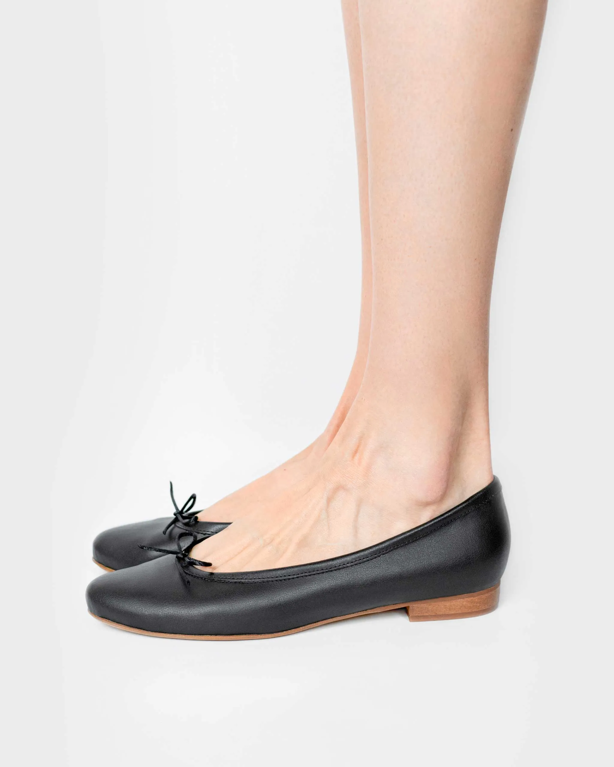 Audrey Women's Grape Leather Vegan Ballerina Pumps | Black