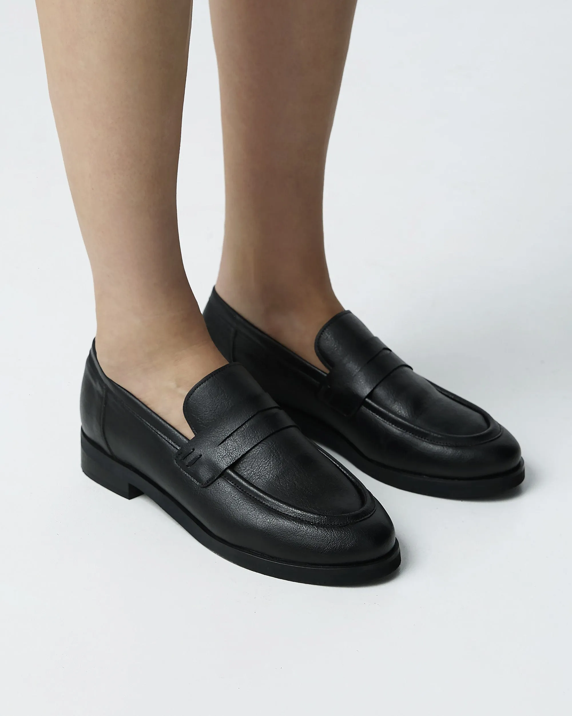 Dakota Women's Vegea? Grape Leather Loafers | Black