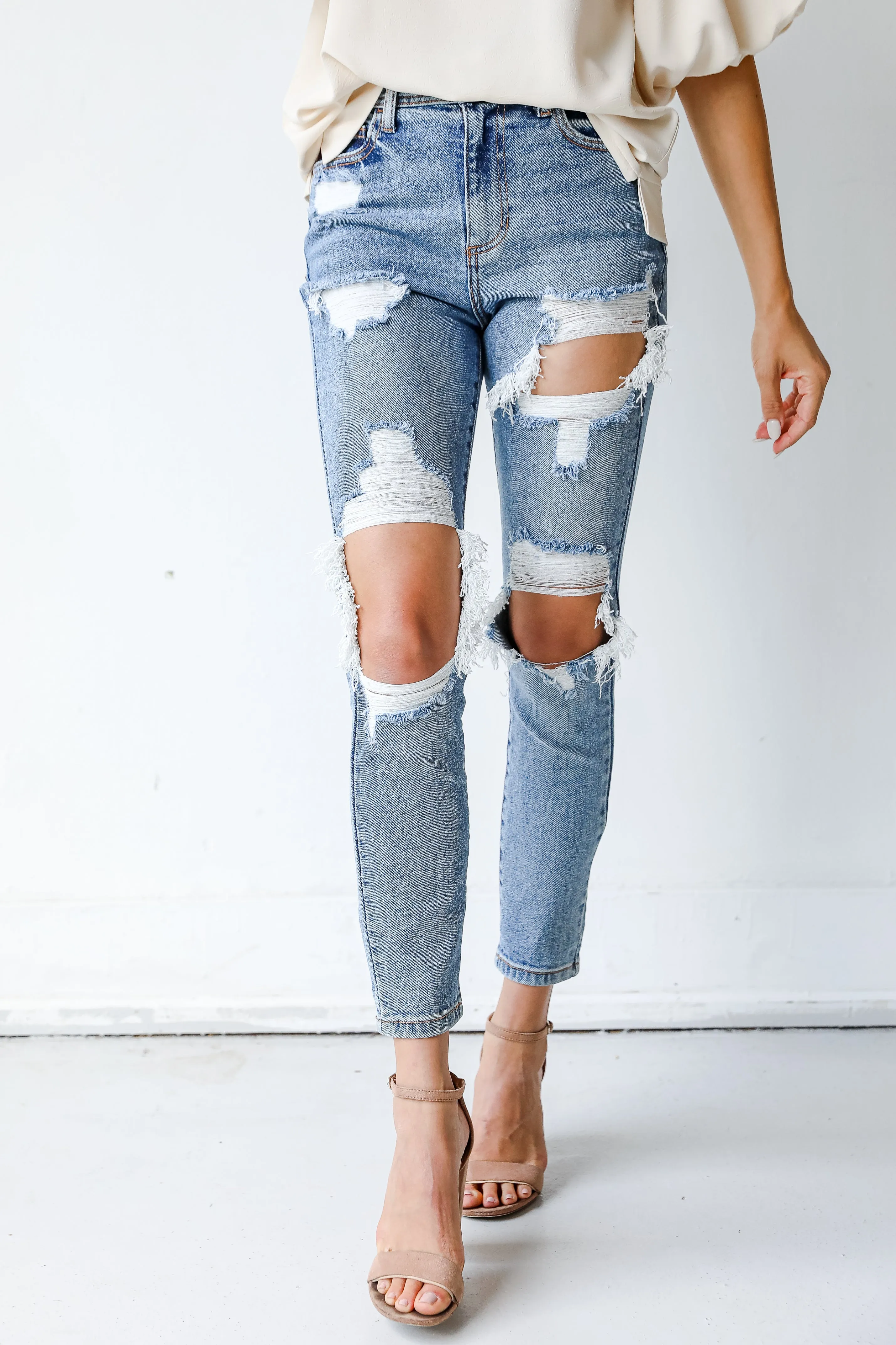 FINAL SALE - Lainey Distressed Mom Jeans