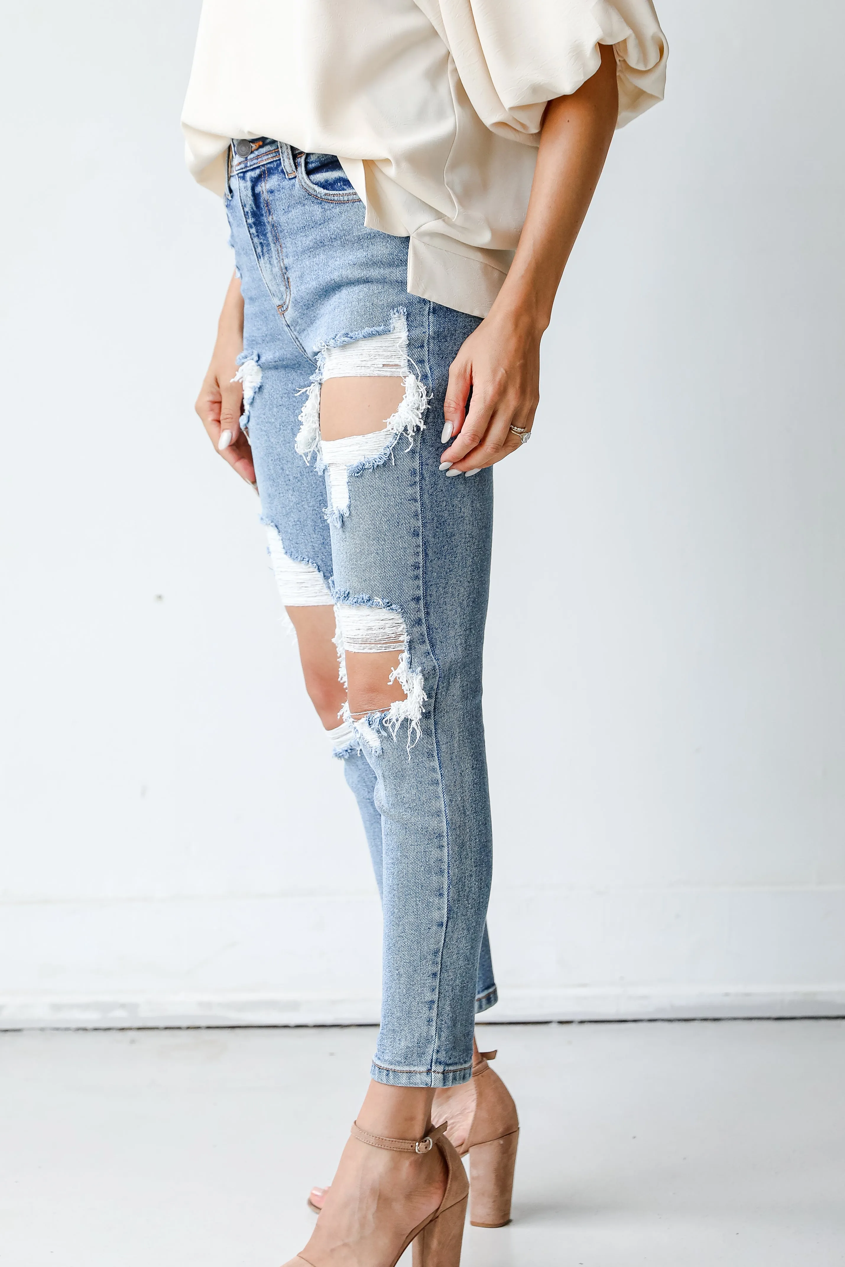 FINAL SALE - Lainey Distressed Mom Jeans