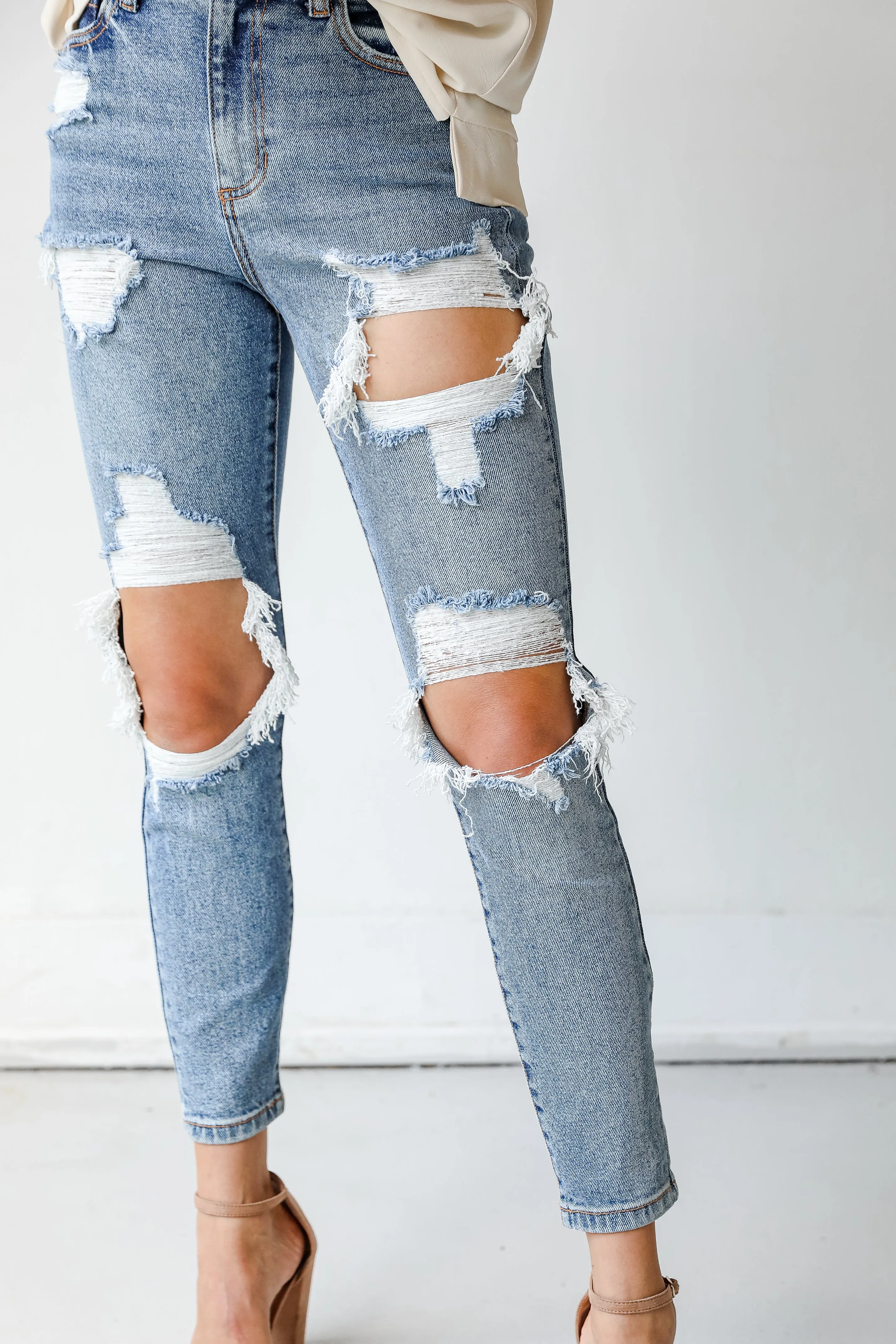 FINAL SALE - Lainey Distressed Mom Jeans