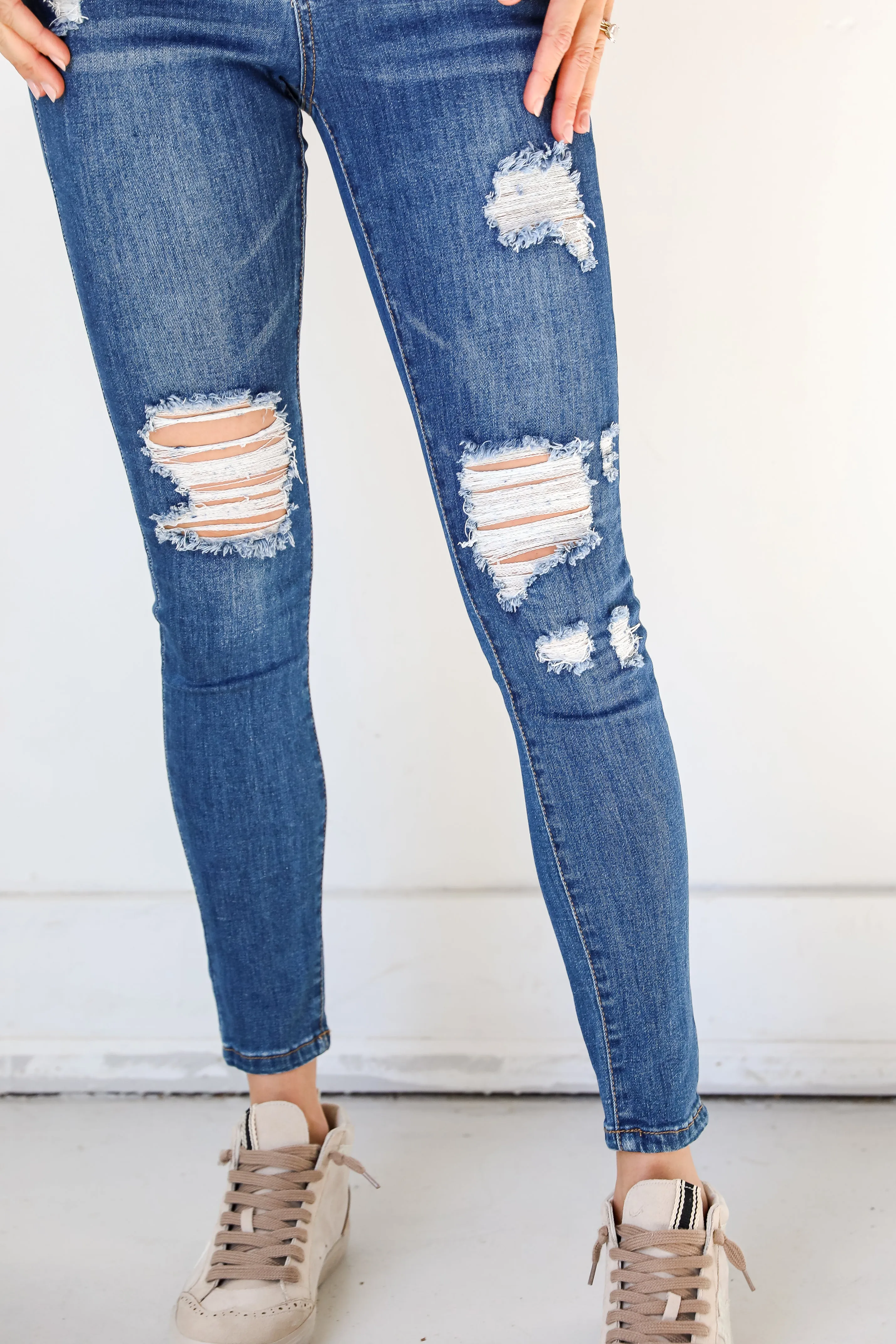 FINAL SALE - Total Mood Distressed Skinny Jeans