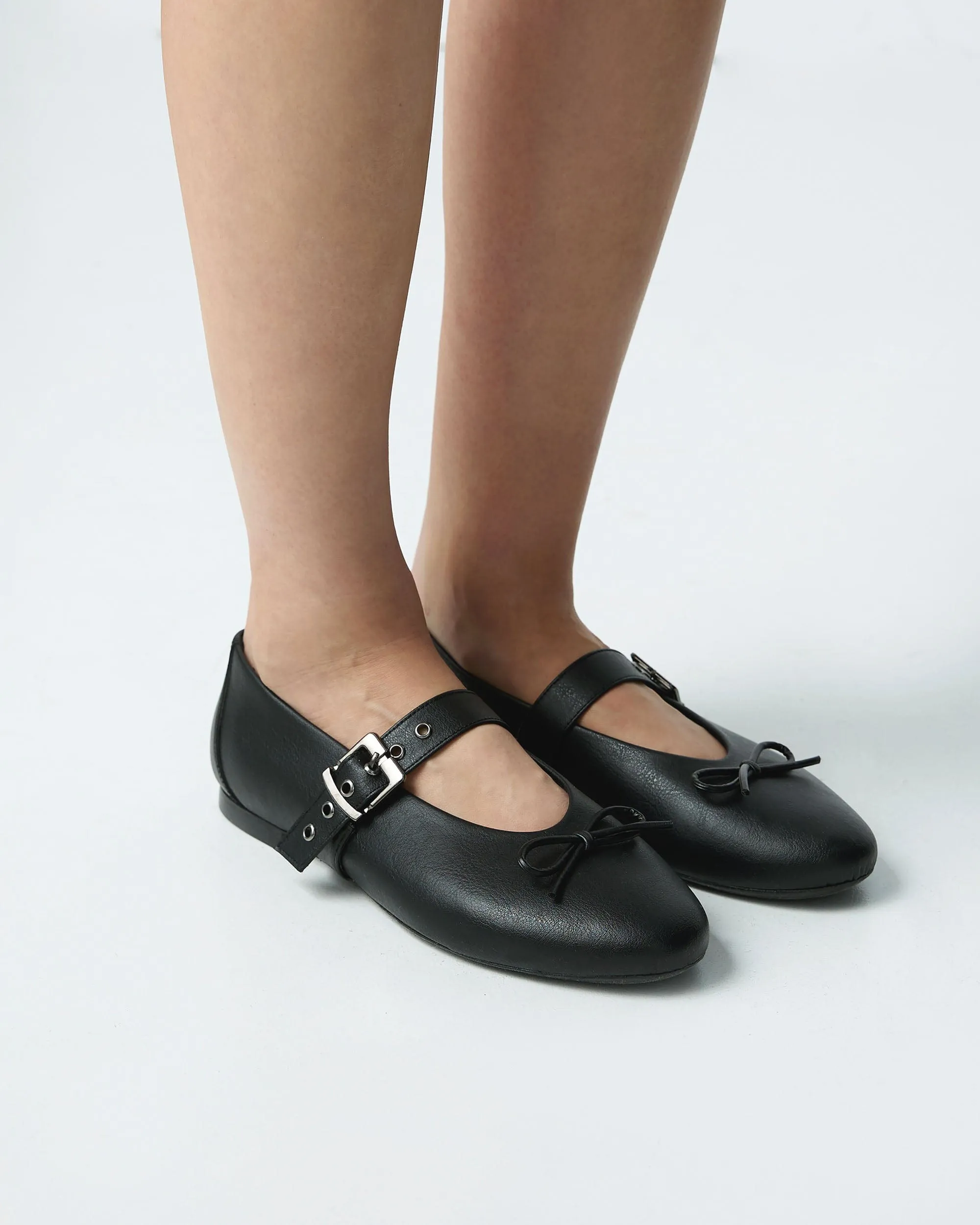 Mara Women's Vegea? Grape Leather Bow Pumps | Black