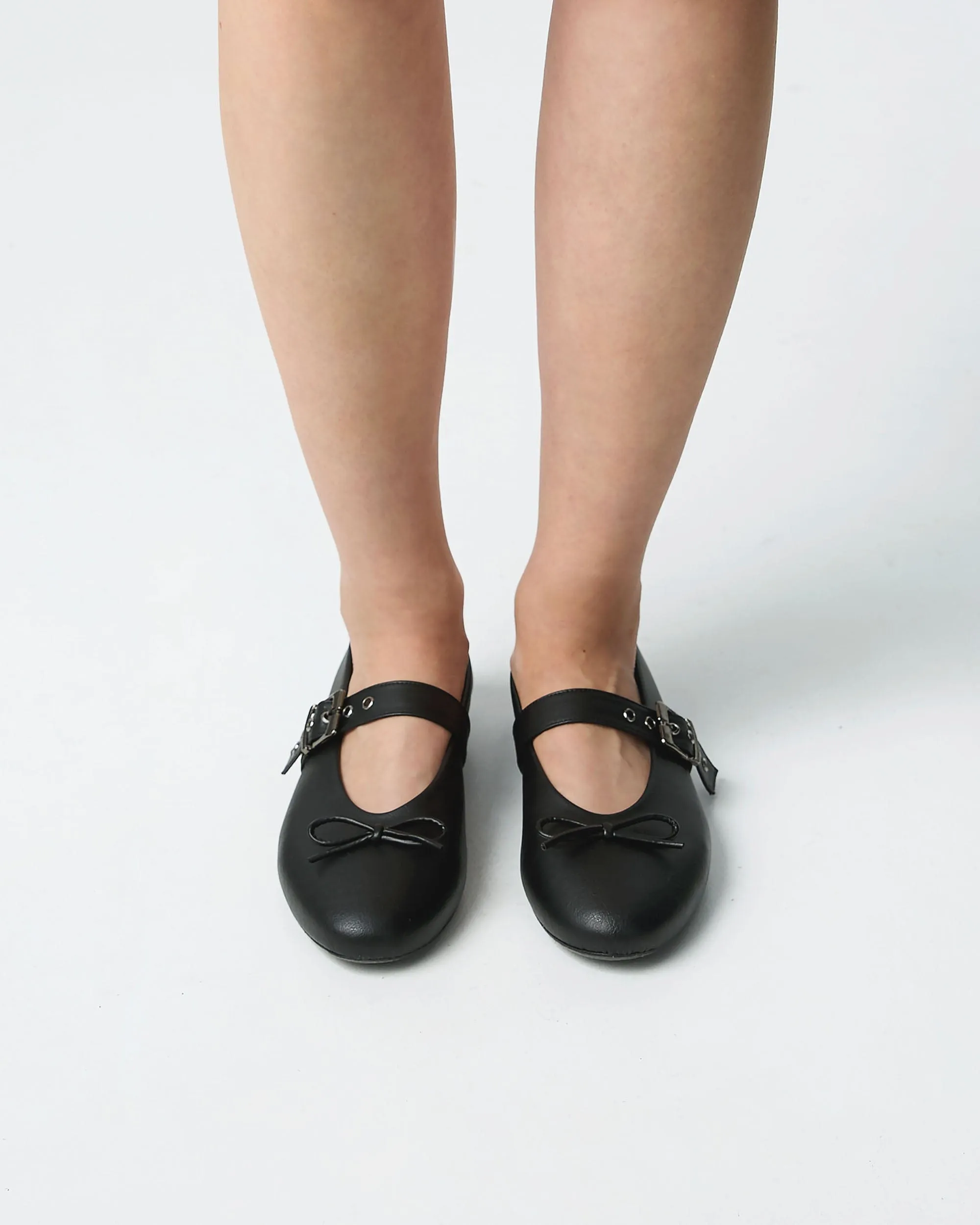 Mara Women's Vegea? Grape Leather Bow Pumps | Black