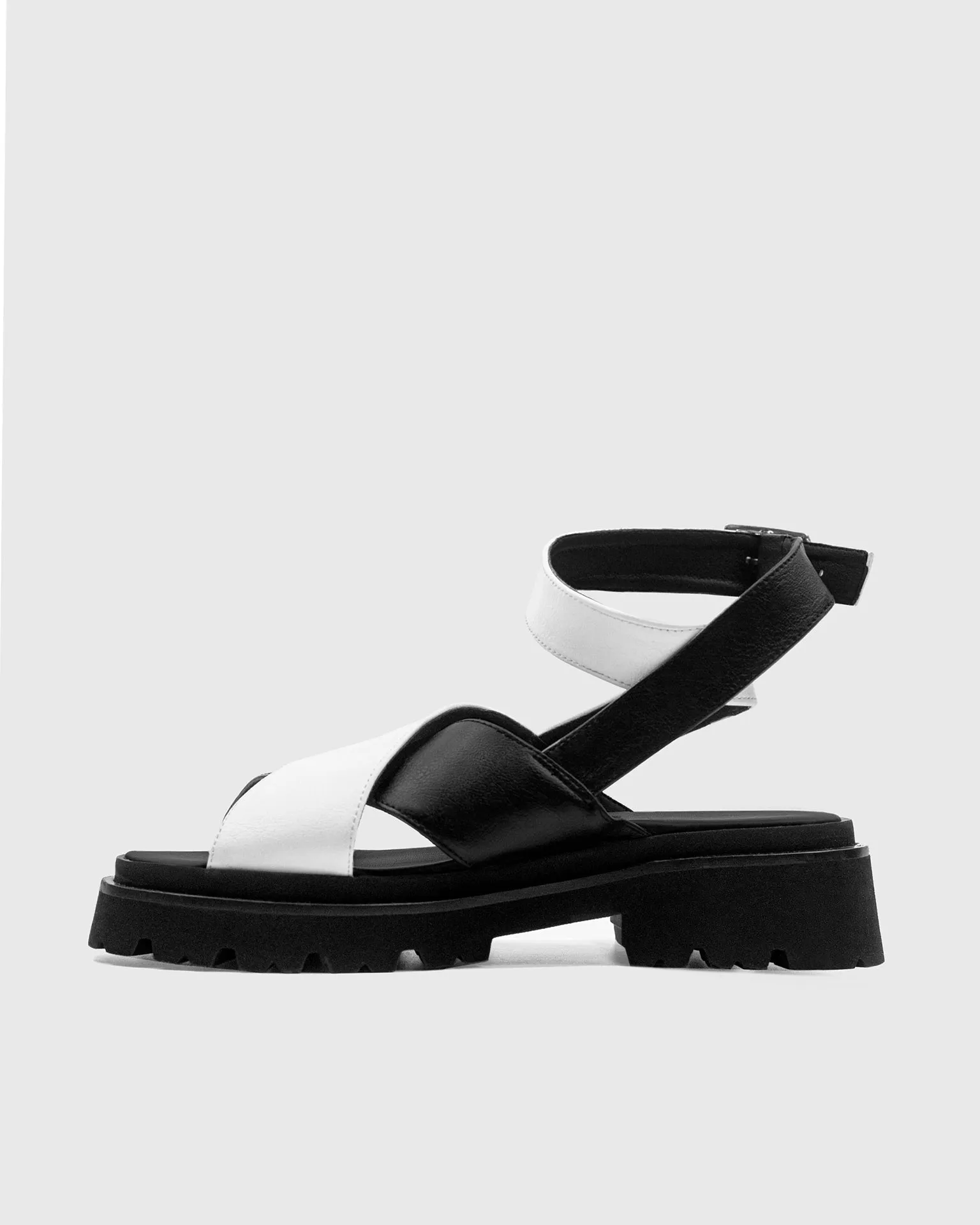 Medley Women's Cross Strap Desserto? Cactus Leather Sandals | Black & White