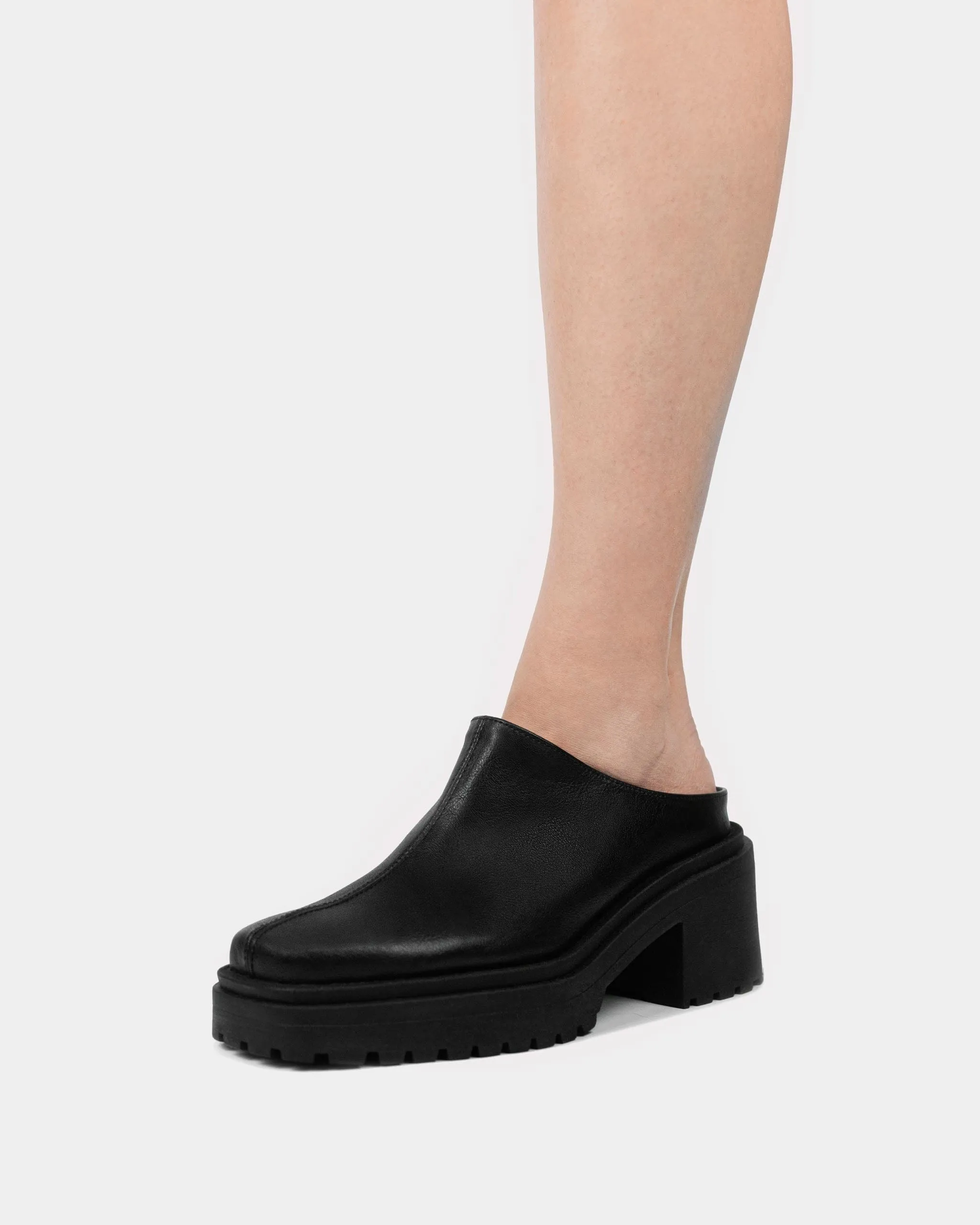 Squared Women's Vegea Grape Leather Mules | Black