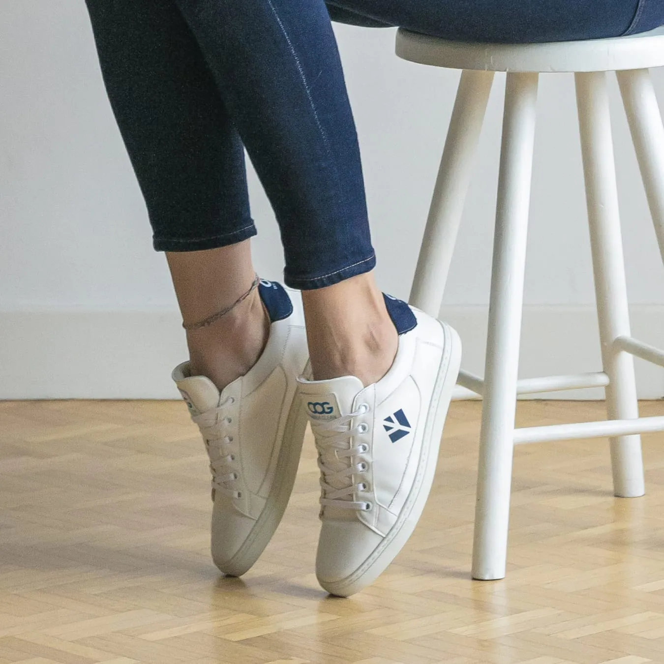 Winton V2 Unisex Vegan Leather Sneakers | White & Blue
